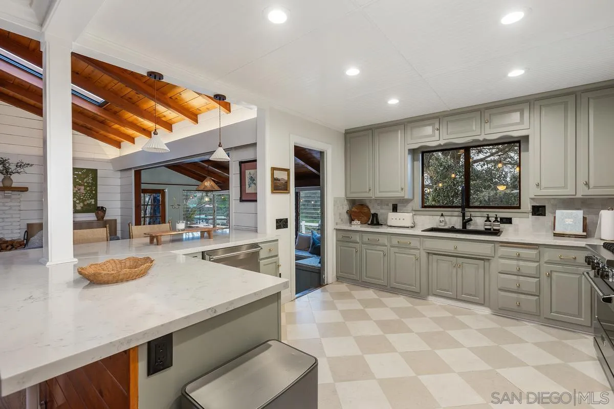 1051 Crest View Road Vista, CA 92081 - Photo 9 of 55 Gallery Image 9