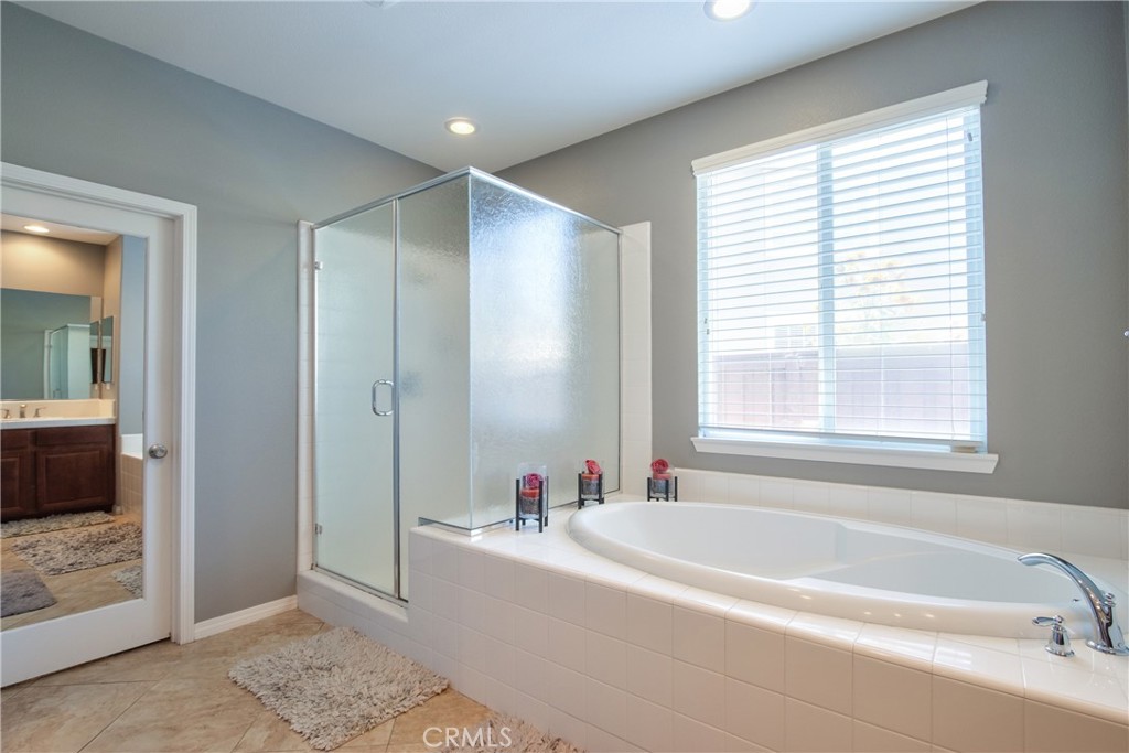 28483 Nautical Point Circle Menifee, CA 92585 - Photo 21 of 44 a spacious bathroom with a bathtub and a shower