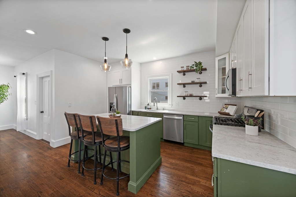 8 Chestnut Street Lynn, MA 01902 - Photo 4 of 39