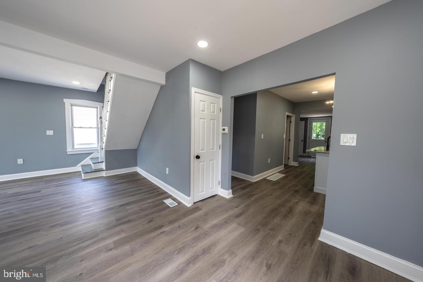 316 Clements Bridge Road Barrington, NJ 08007 - Photo 14 of 36 Spacious, modern living area awaits you.