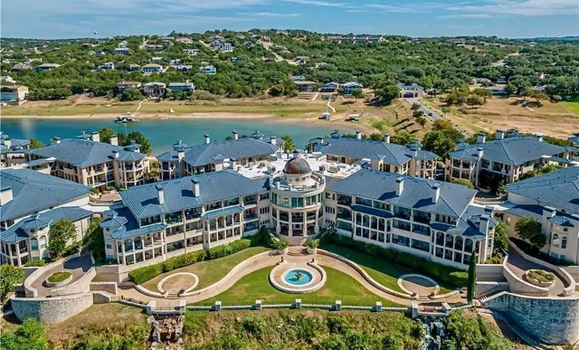 $1,300 | 3404 American Drive, Unit 3326, Lago Vista, TX 78645