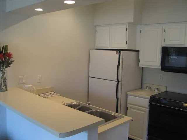 $1,300 | 3404 American Drive, Unit 3326, Lago Vista, TX 78645