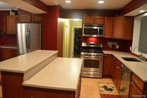 990 Dahlia Lane Rochester, MI 48307 - Photo 14 of 35 kitchen 7.jpg