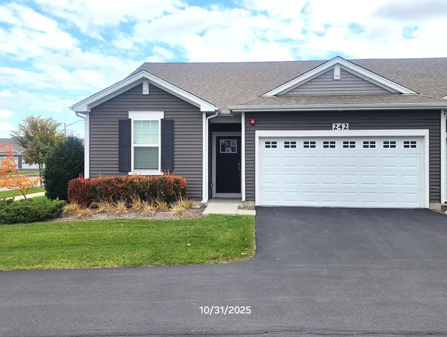 $365,000 | 242 Sussex Lane, North Aurora, IL 60542