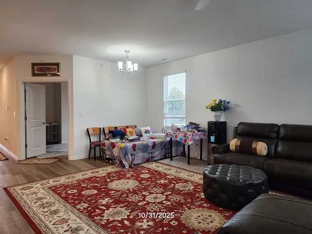 $365,000 | 242 Sussex Lane, North Aurora, IL 60542