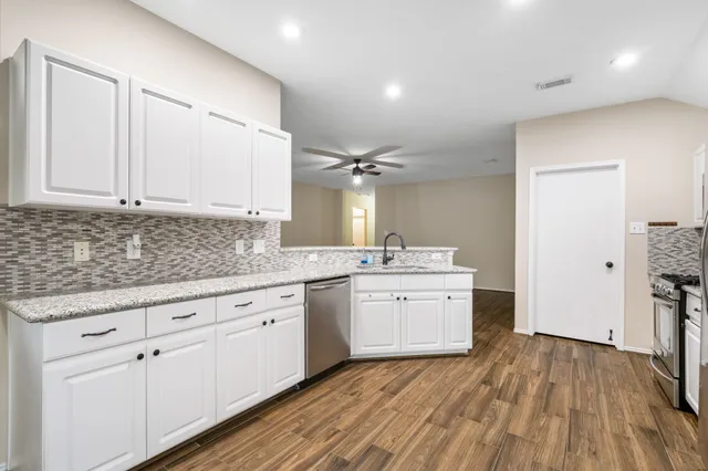 $2,650 | 26 South Vesper Bend Circle, The Woodlands, TX 77382