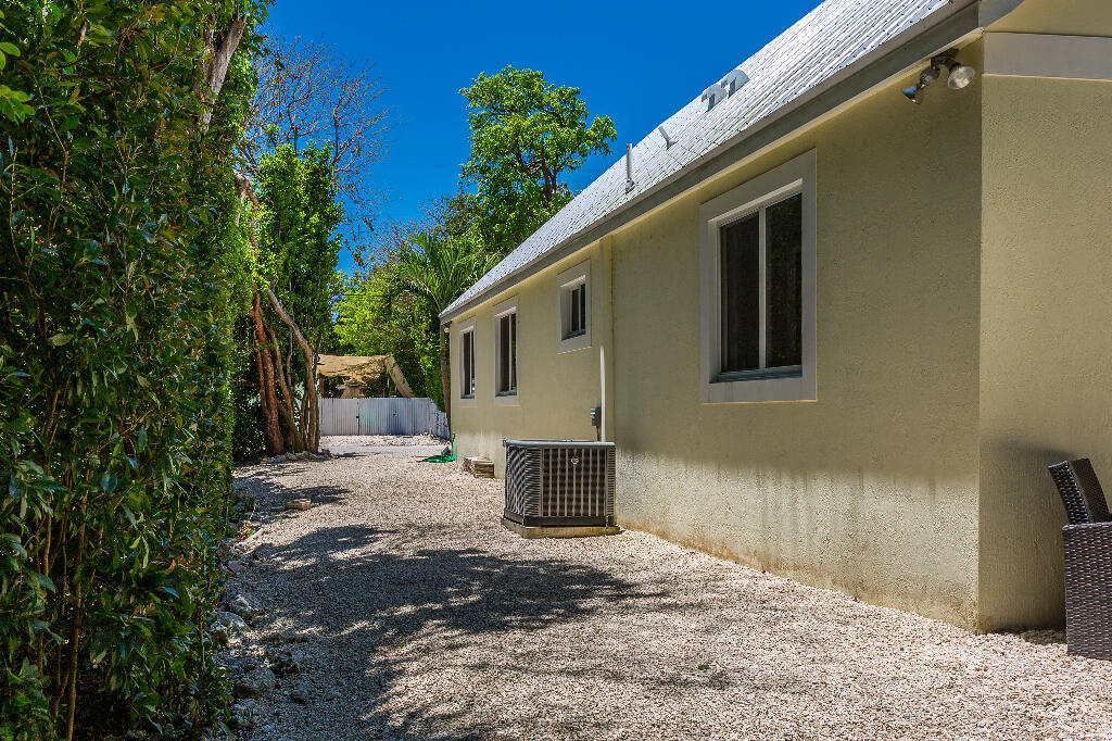 143 North Hammock Road Islamorada, FL 33036 - Photo 6 of 33 42147_6a2a017bf0686_06.11.2026_image-6