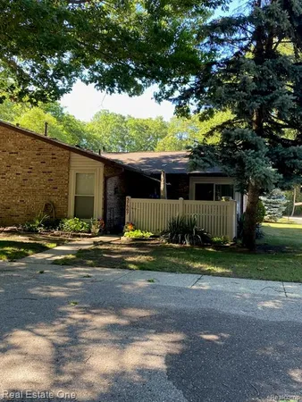 $149,900 | 37567 Barkridge Circle, Unit 59, Westland, MI 48185