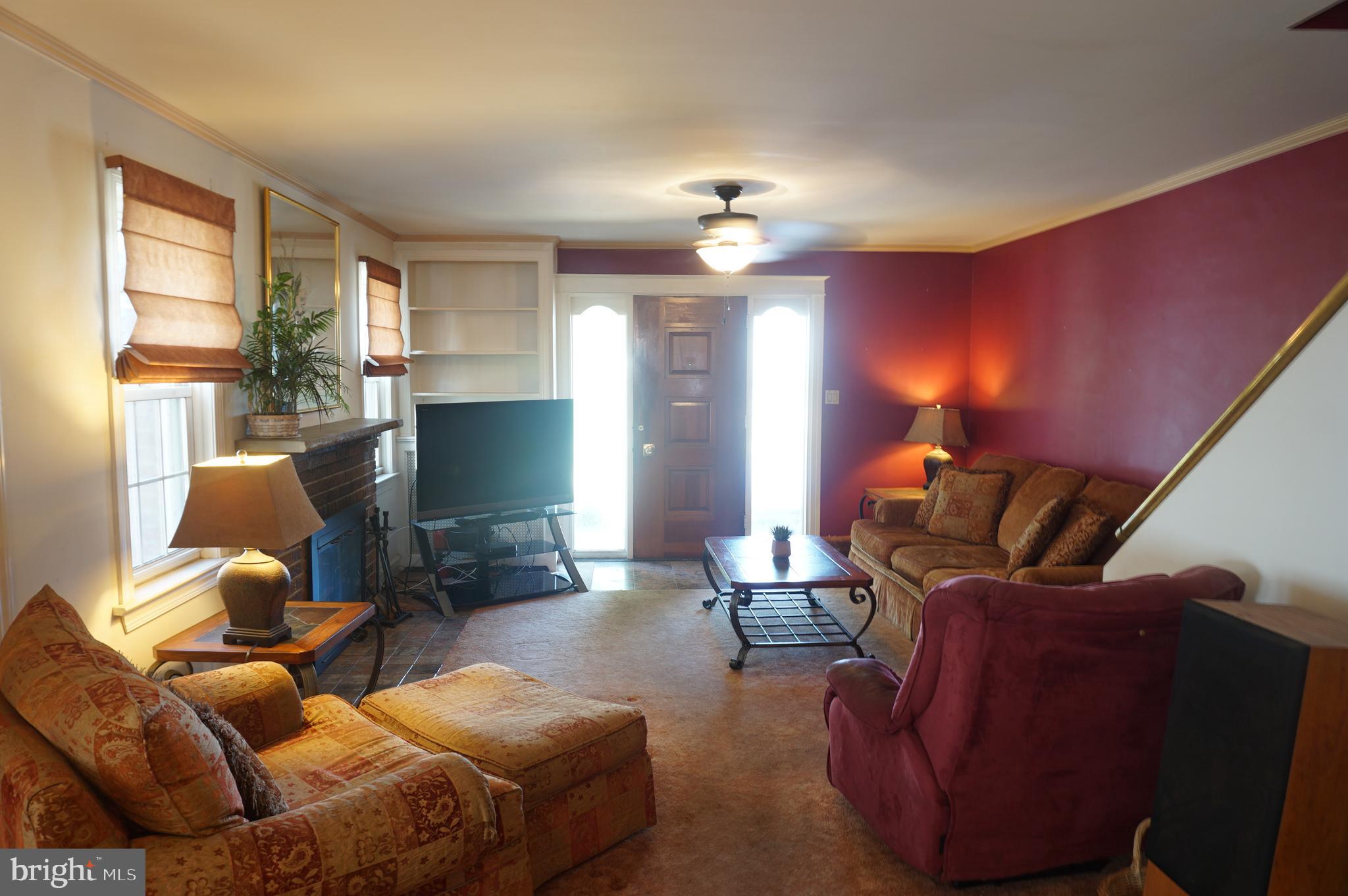4222 Decatur Street Philadelphia, PA 19136 - Photo 8 of 34 Living Room