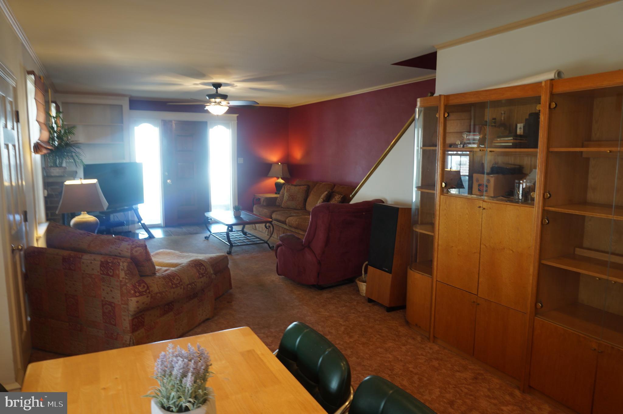 4222 Decatur Street Philadelphia, PA 19136 - Photo 10 of 34 Living Room