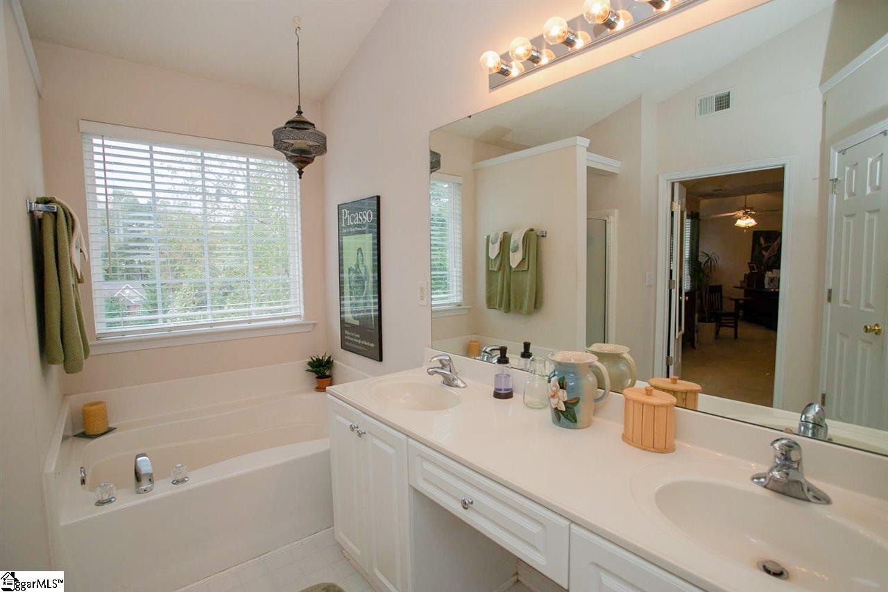 11 Bluff Ridge Court Greenville, SC 29617 - Photo 14 of 32 Gallery Image 14
