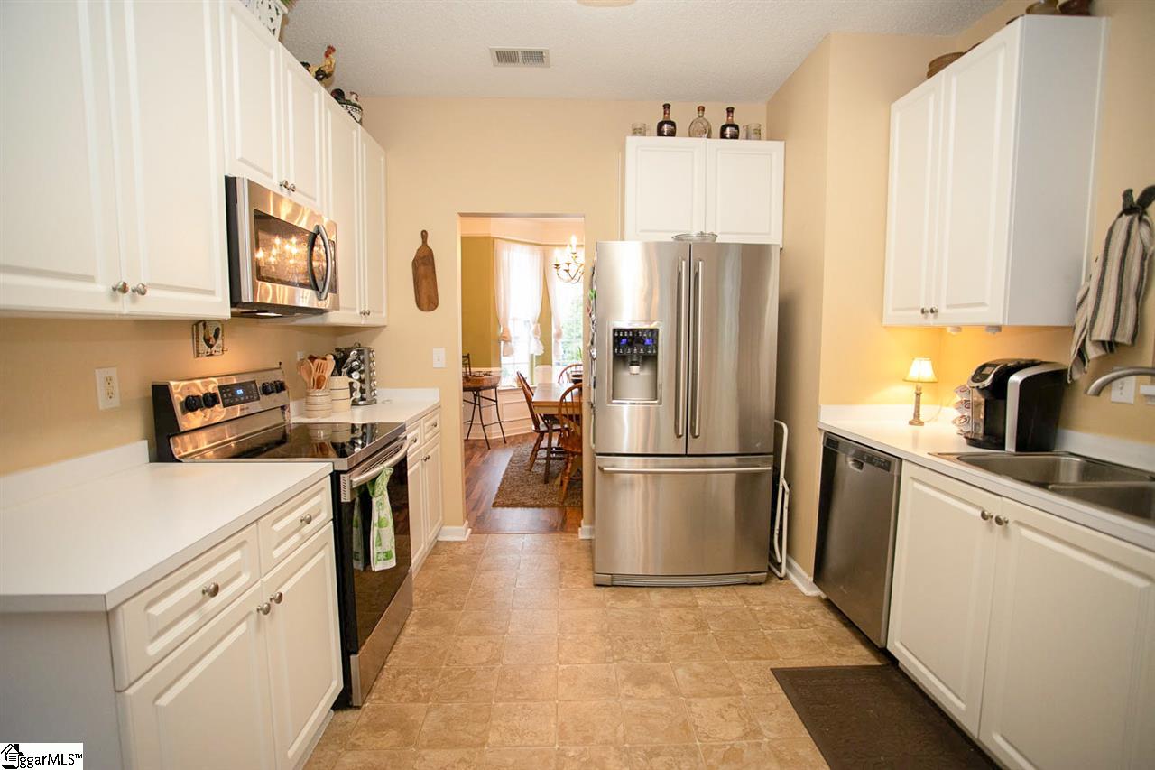 11 Bluff Ridge Court Greenville, SC 29617 - Photo 7 of 32 Gallery Image 7