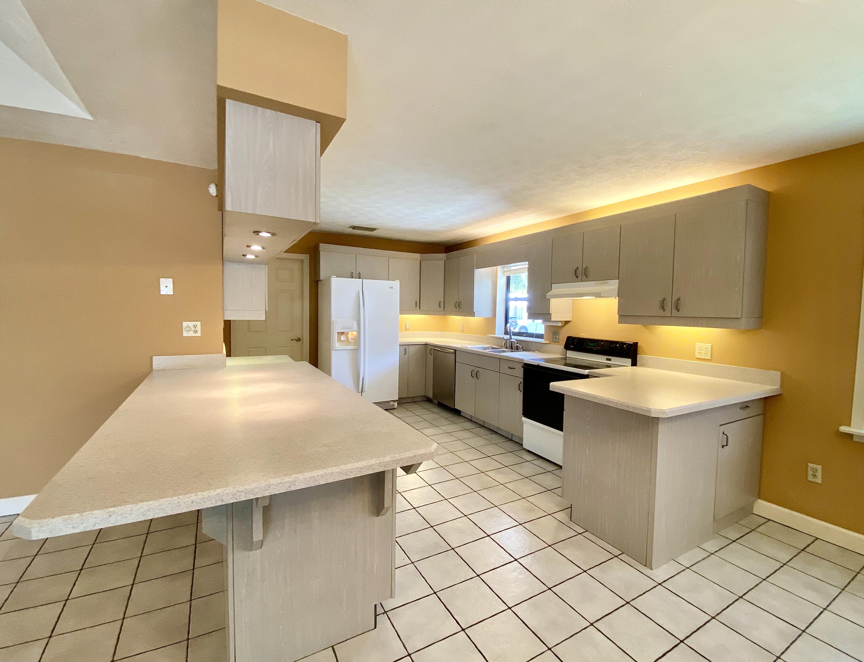 1045 Southwest Bay State Road Port St. Lucie, FL 34953 - Photo 30 of 62 DBA1ABFF-D9F0-437F-879E-F98F4E3F1158