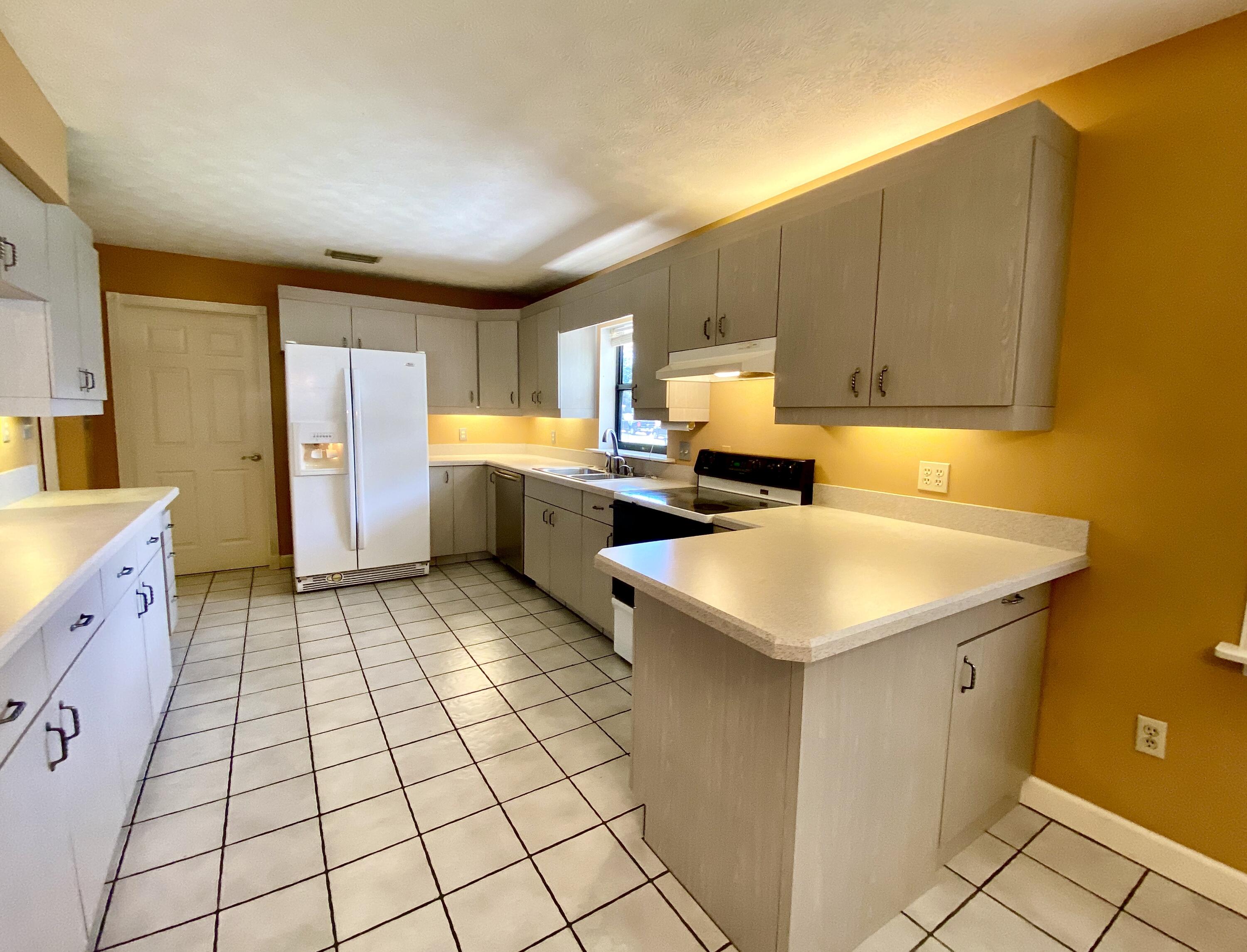 1045 Southwest Bay State Road Port St. Lucie, FL 34953 - Photo 32 of 62 3C330869-EE11-4613-B47C-6B40D1608693