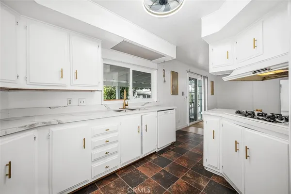 $259,500 | 210 Silverlake Drive, Placentia, CA 92870