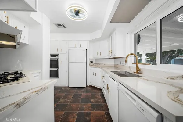 $259,500 | 210 Silverlake Drive, Placentia, CA 92870