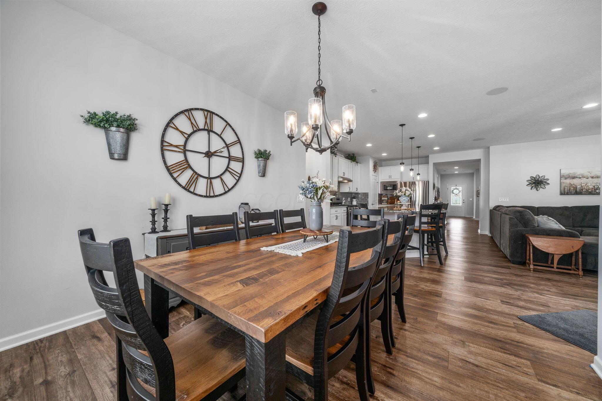 727 Fescue Road Galena, OH 43021 - Photo 24 of 85 The eating space in the kitchen can accommodate a large dining table, as well as a buffet.