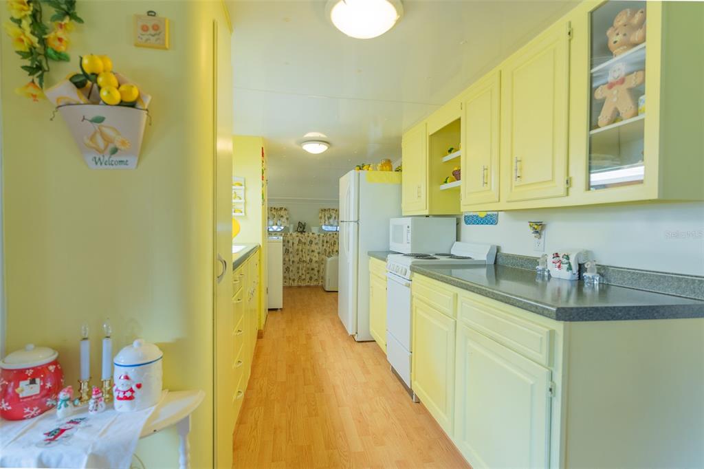 28 Basin Street Lorida, FL 33857 - Photo 6 of 28 a bathroom with a sink mirror and a bathtub