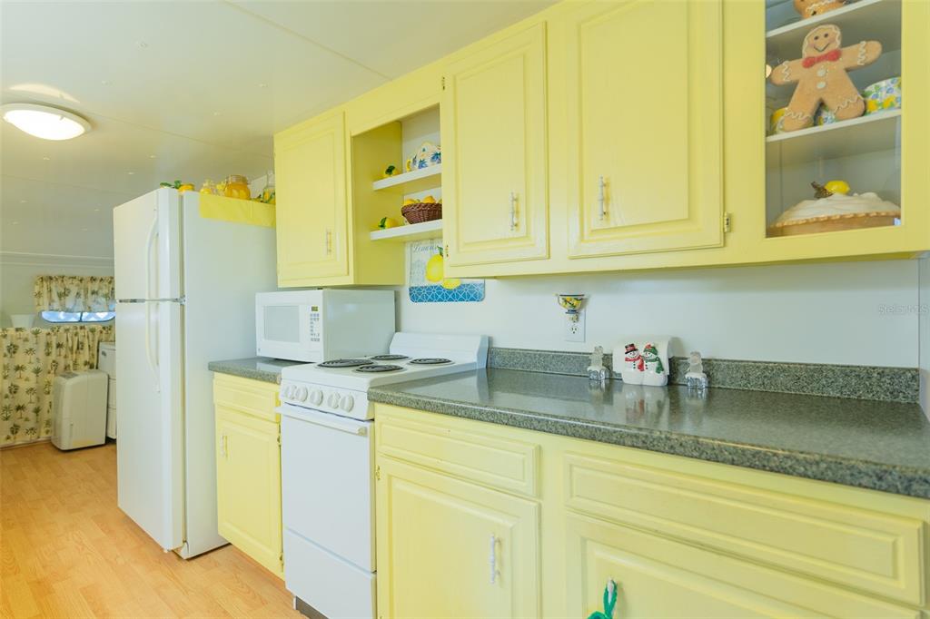 28 Basin Street Lorida, FL 33857 - Photo 7 of 28 a kitchen with a refrigerator a stove a sink and cabinets