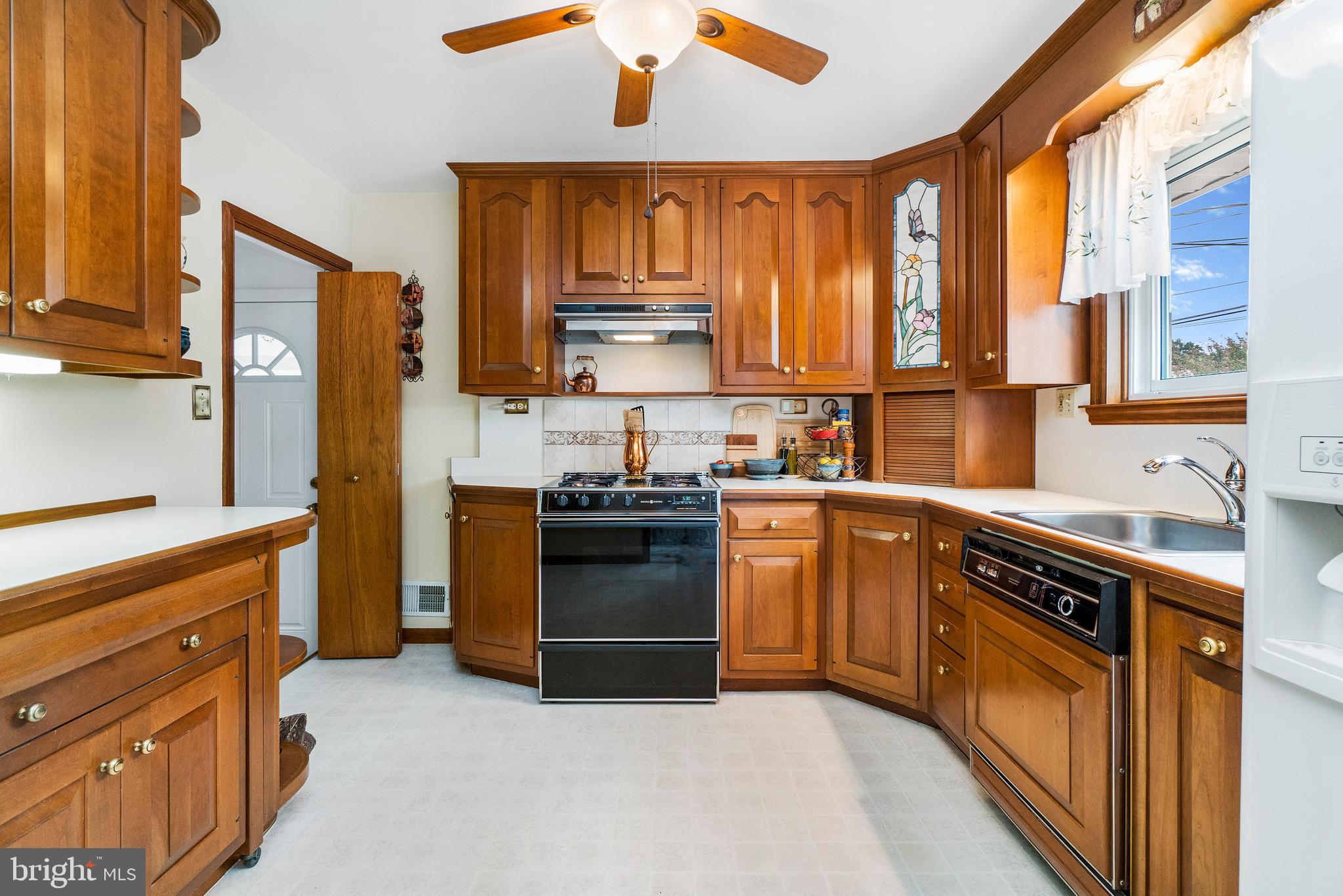 1512 Cavel Road Baltimore, MD 21237 - Photo 17 of 34 Kitchen