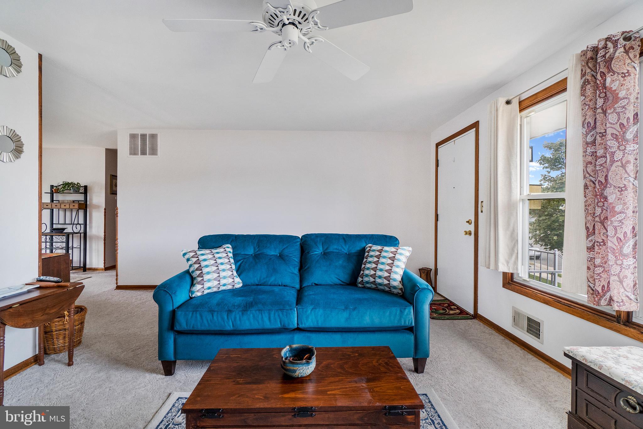 1512 Cavel Road Baltimore, MD 21237 - Photo 8 of 34 Living Room