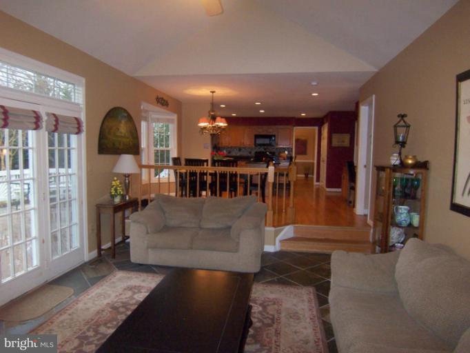 19214 Munger Farm Road Poolesville, MD 20837 - Photo 7 of 30 Family Room