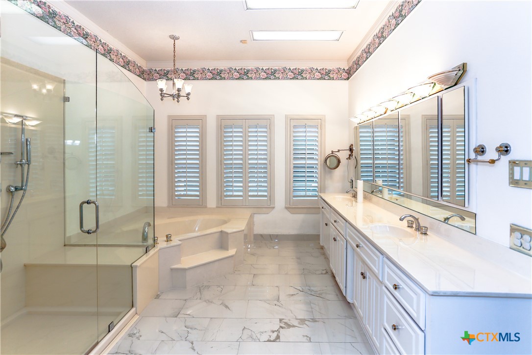 2110 Lakeview Loop Killeen, TX 76543 - Photo 19 of 42 a spacious bathroom with a double vanity sink a large mirror and a bathtub