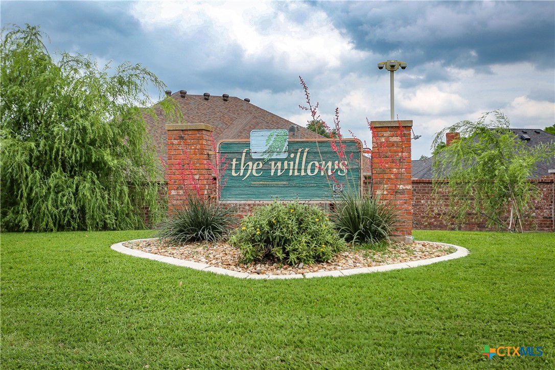 2110 Lakeview Loop Killeen, TX 76543 - Photo 2 of 42 a sign on the side of a road