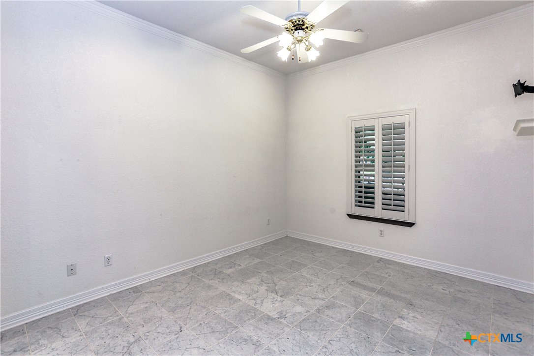 2110 Lakeview Loop Killeen, TX 76543 - Photo 28 of 42 an empty room with a window