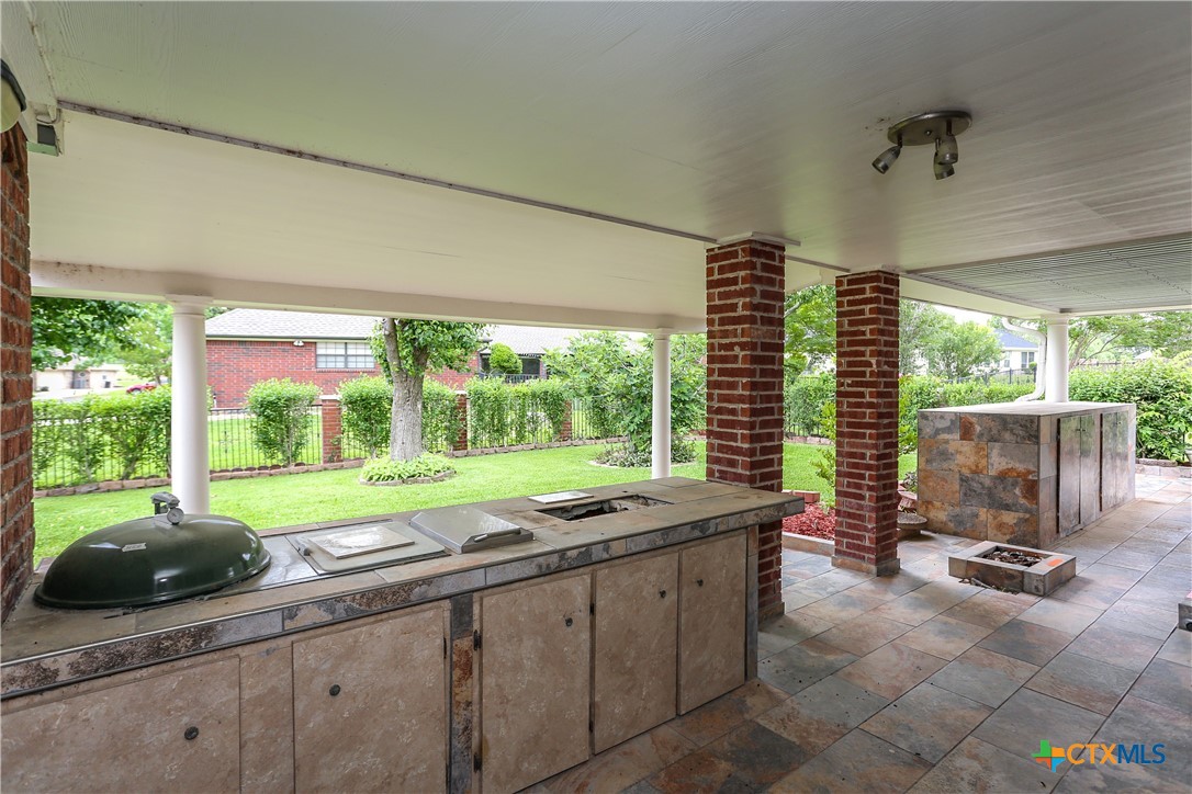 2110 Lakeview Loop Killeen, TX 76543 - Photo 41 of 42 a kitchen with kitchen island a large window in it