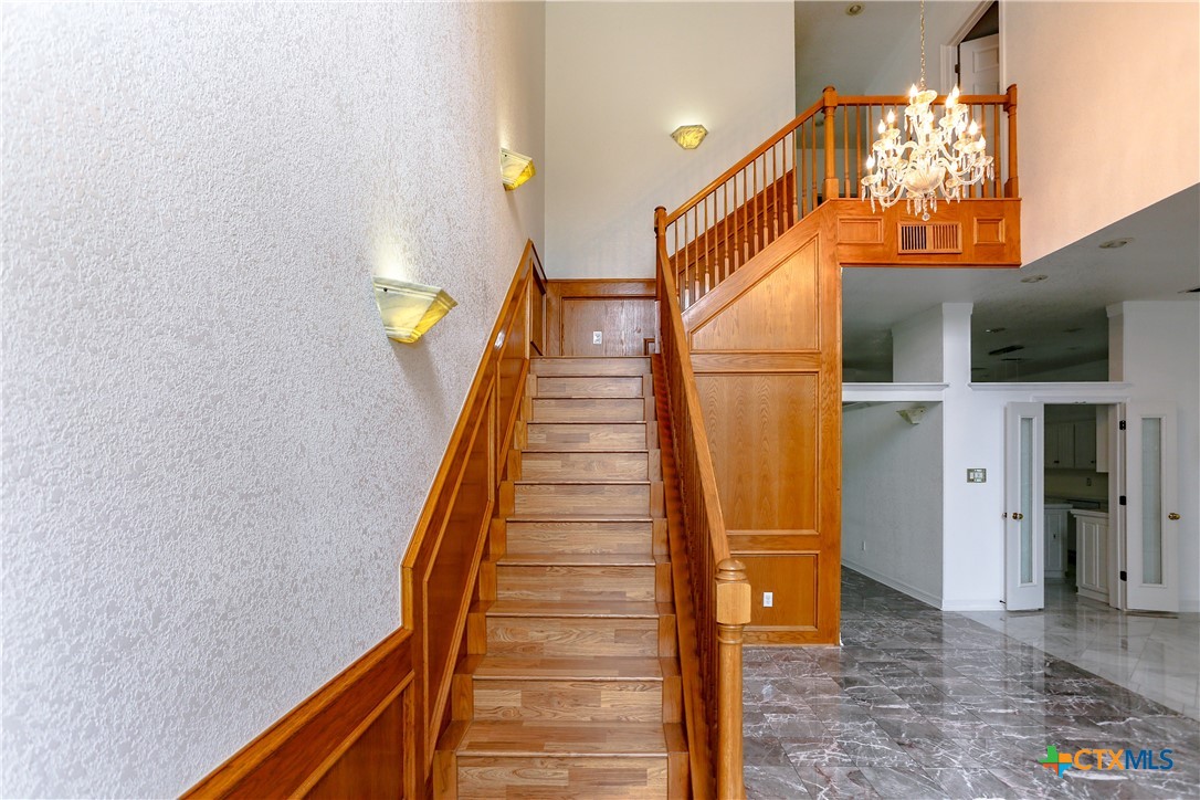 2110 Lakeview Loop Killeen, TX 76543 - Photo 6 of 42 a view of entryway