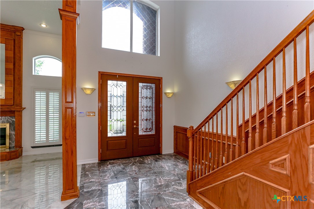 2110 Lakeview Loop Killeen, TX 76543 - Photo 7 of 42 a view of an entryway with a front door