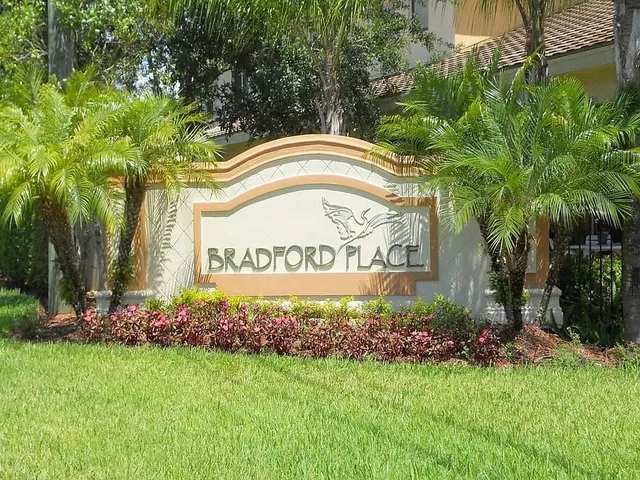 $2,300 | 2513 Stockbridge Square Southwest, Vero Beach, FL 32962