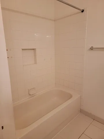 $2,300 | 2513 Stockbridge Square Southwest, Vero Beach, FL 32962