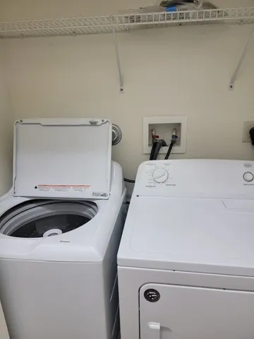 $2,300 | 2513 Stockbridge Square Southwest, Vero Beach, FL 32962