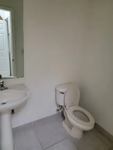 $2,300 | 2513 Stockbridge Square Southwest, Vero Beach, FL 32962