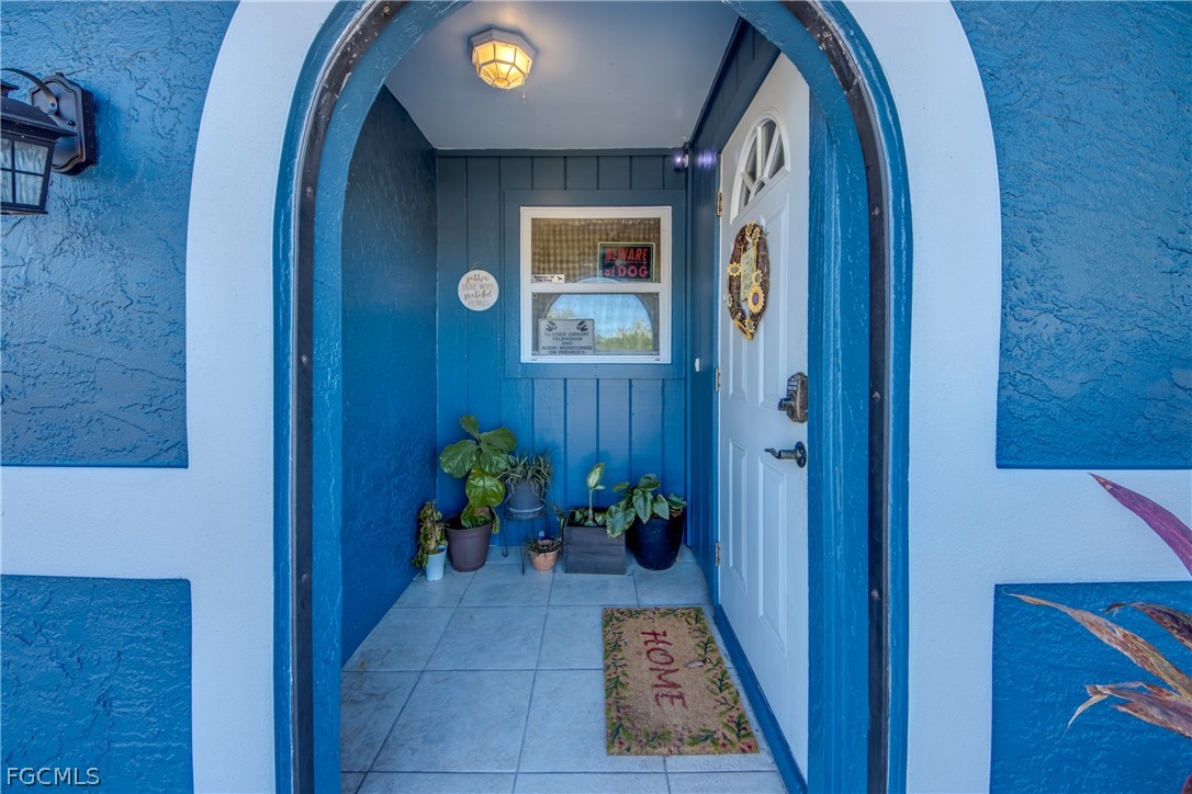 3015 8th Street Southwest Lehigh Acres, FL 33976 - Photo 6 of 34 a view of an entryway