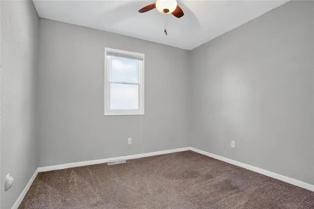 $235,000 | 1518 Southeast 15th St Place, Oak Grove, MO 64075