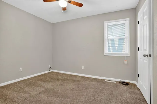 $235,000 | 1518 Southeast 15th St Place, Oak Grove, MO 64075