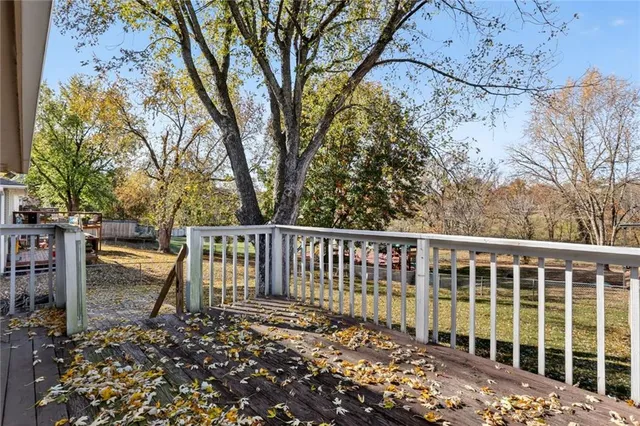 $235,000 | 1518 Southeast 15th St Place, Oak Grove, MO 64075