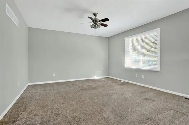 $235,000 | 1518 Southeast 15th St Place, Oak Grove, MO 64075