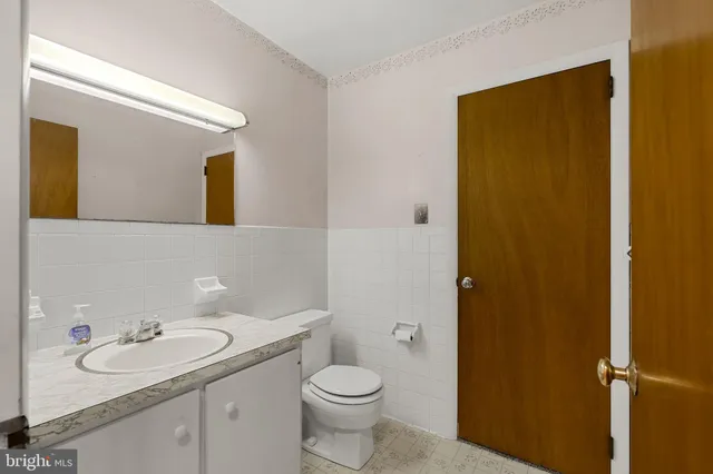 a bedroom with furniture closet and windows