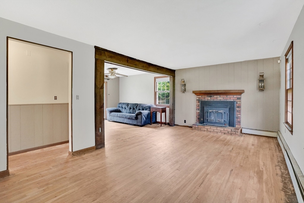 36 County Road Holyoke, MA 01040 - Photo 4 of 35