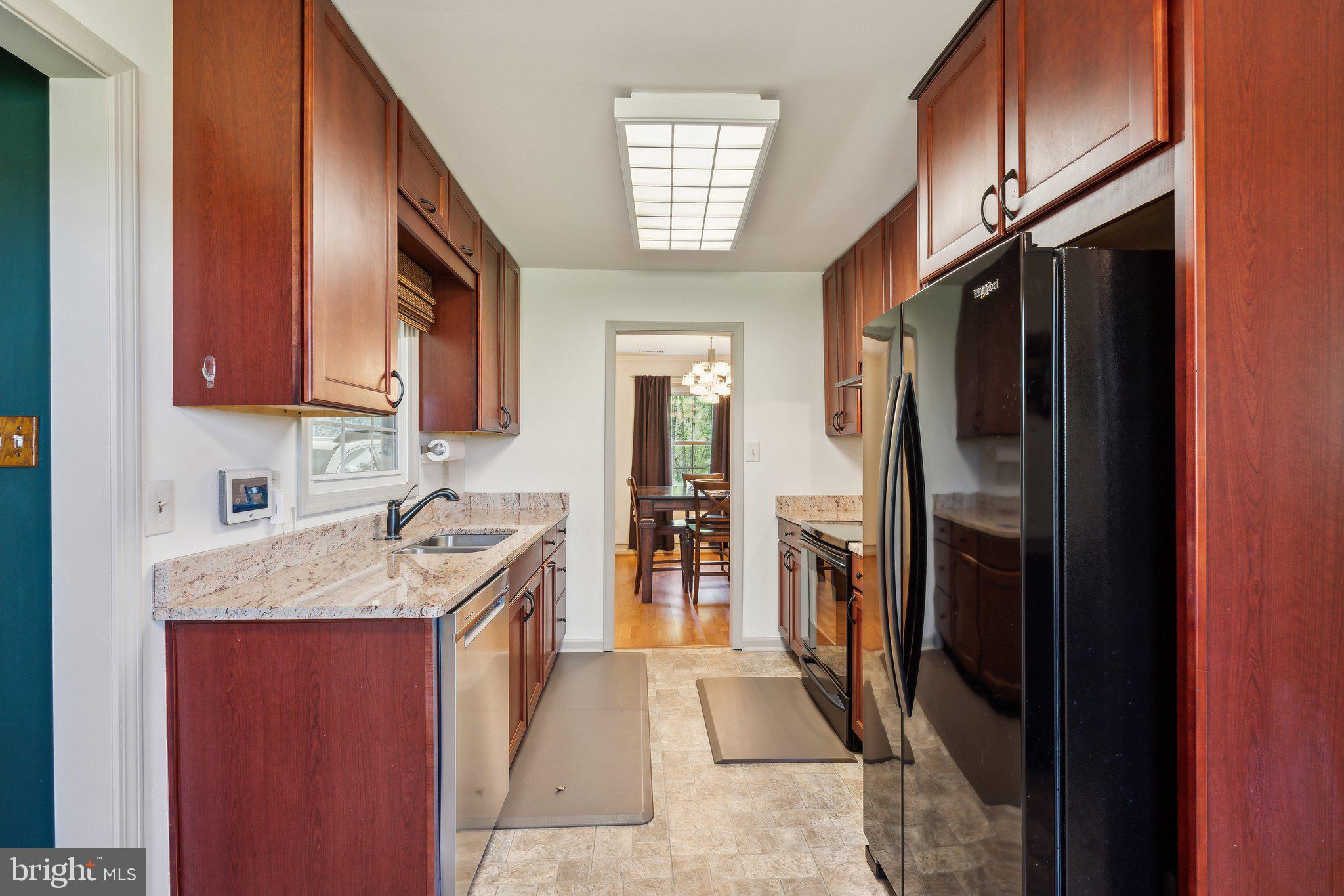 10009 Routts Hill Road Warrenton, VA 20186 - Photo 11 of 43 ..and newere appliances.