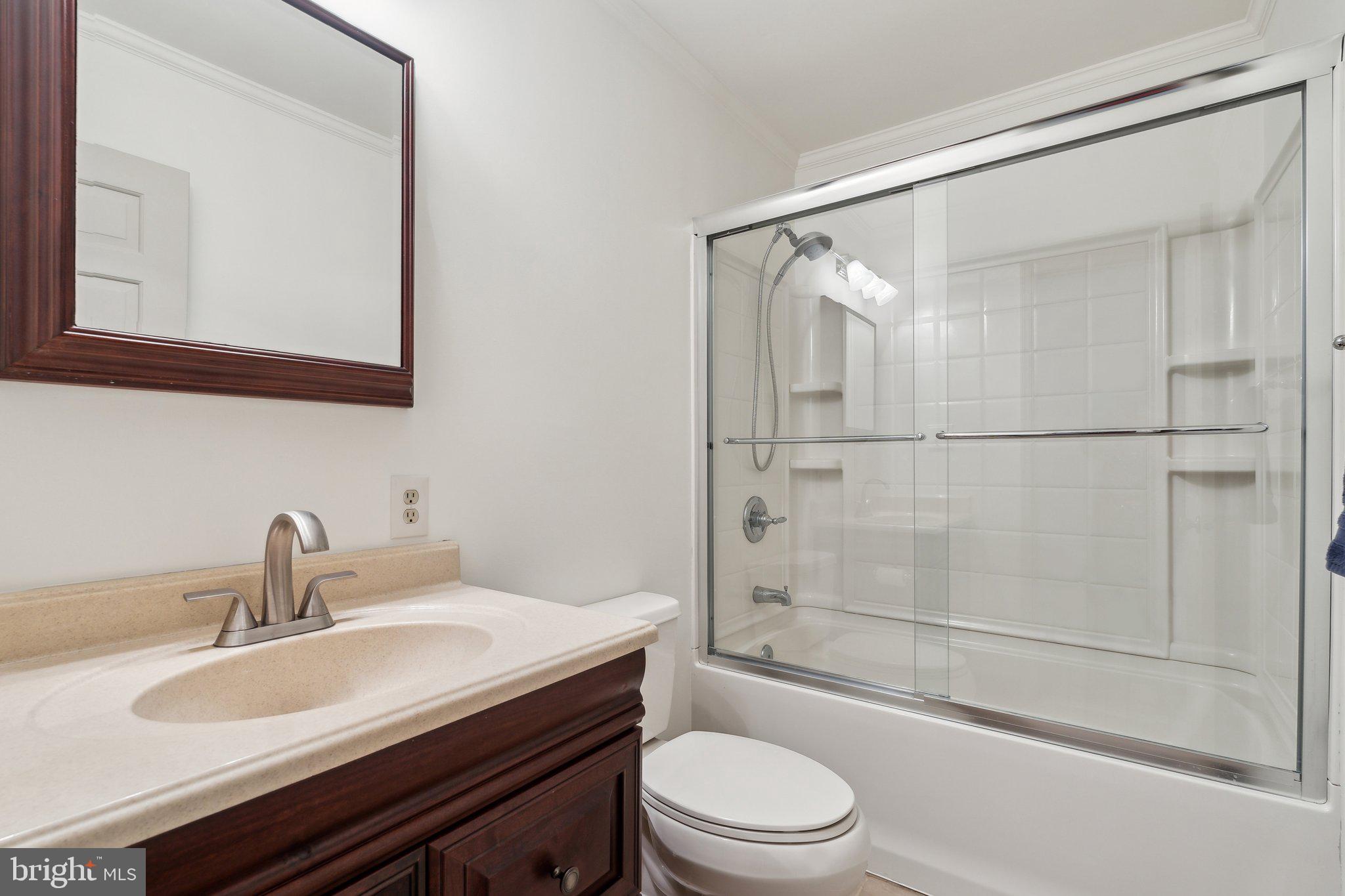10009 Routts Hill Road Warrenton, VA 20186 - Photo 22 of 43 Updated Full Hall Bath