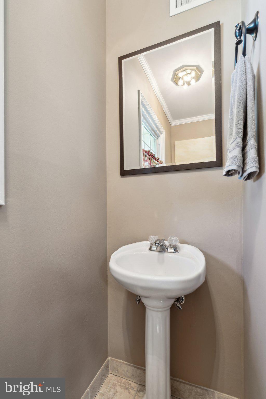 10009 Routts Hill Road Warrenton, VA 20186 - Photo 26 of 43 Half Bath