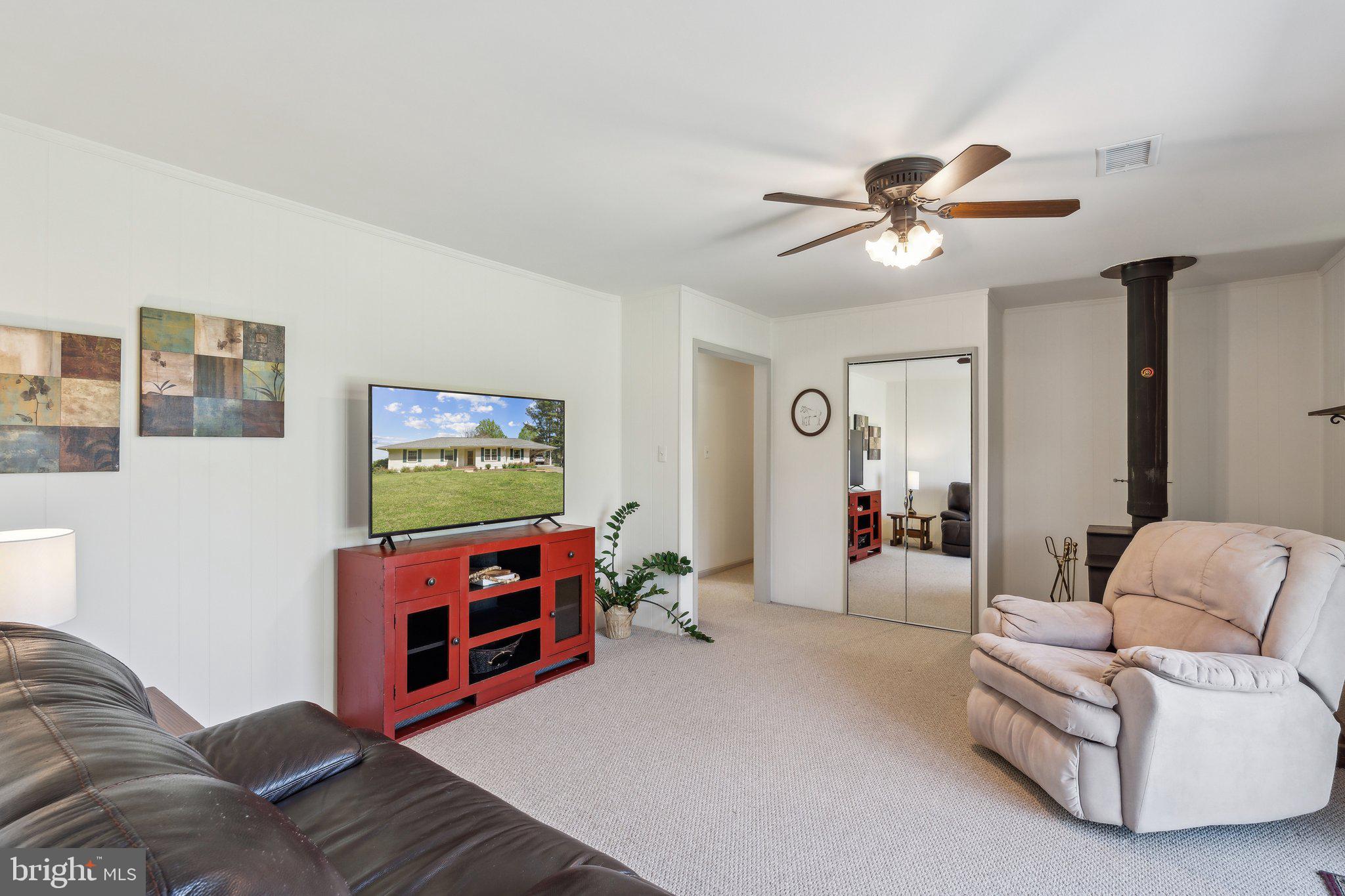 ..and ceiling fan...