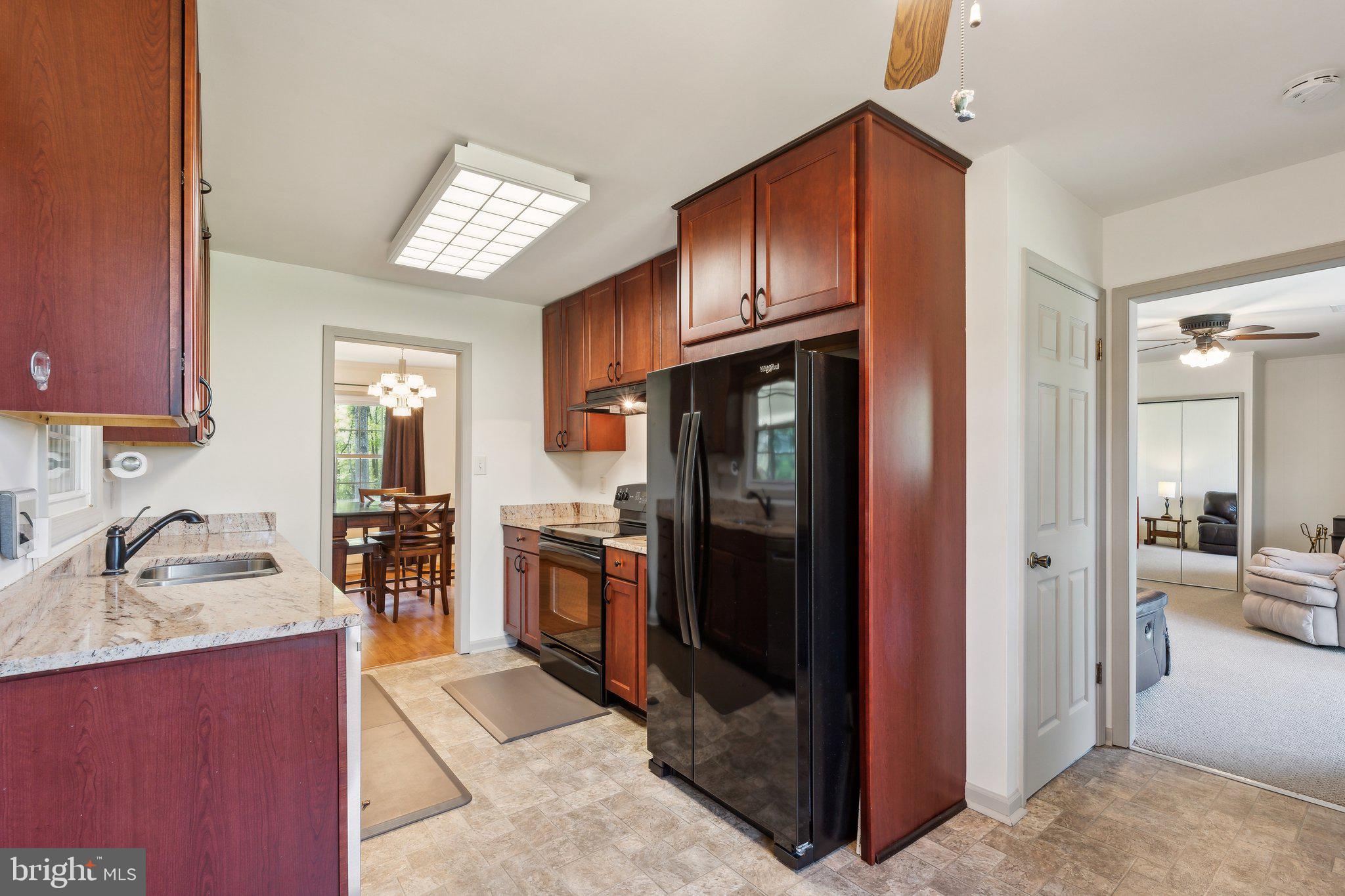 10009 Routts Hill Road Warrenton, VA 20186 - Photo 10 of 43 ..beautiful cabinetry...