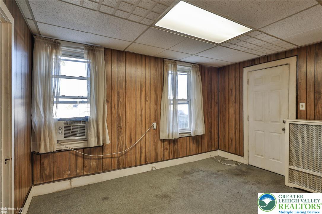 526 2nd Avenue Bethlehem, PA 18018 - Photo 14 of 40 an empty room with windows