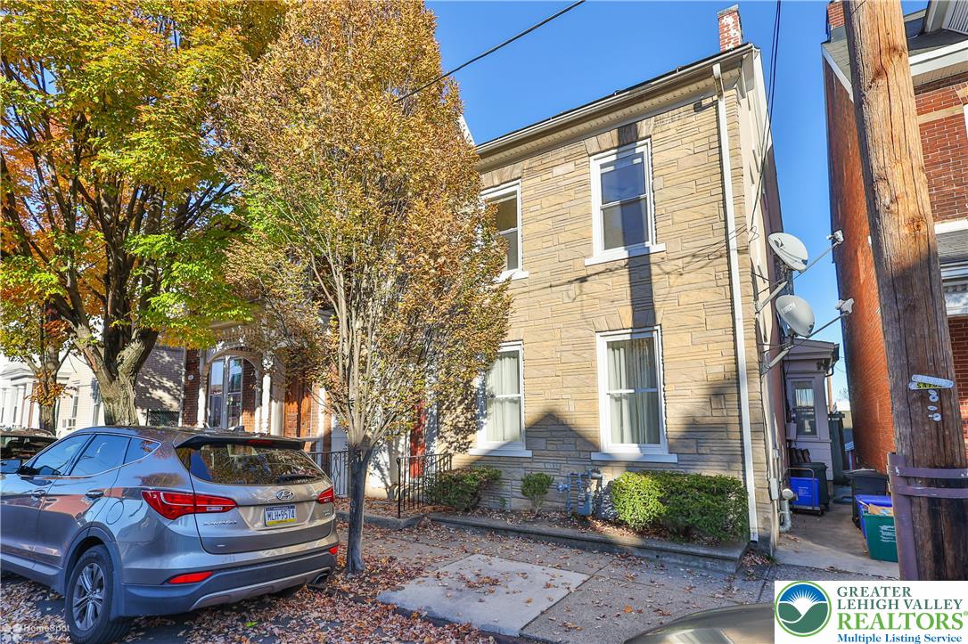 526 2nd Avenue Bethlehem, PA 18018 - Photo 2 of 40 a front view of a house with a garden